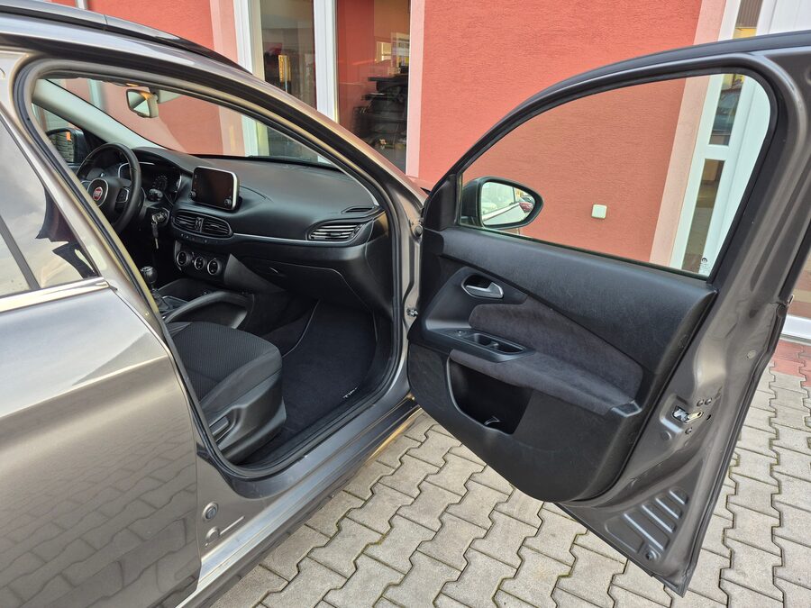 Fiat Tipo 1.4 Turbo Lounge 88 kW – fotografie 16 z 26