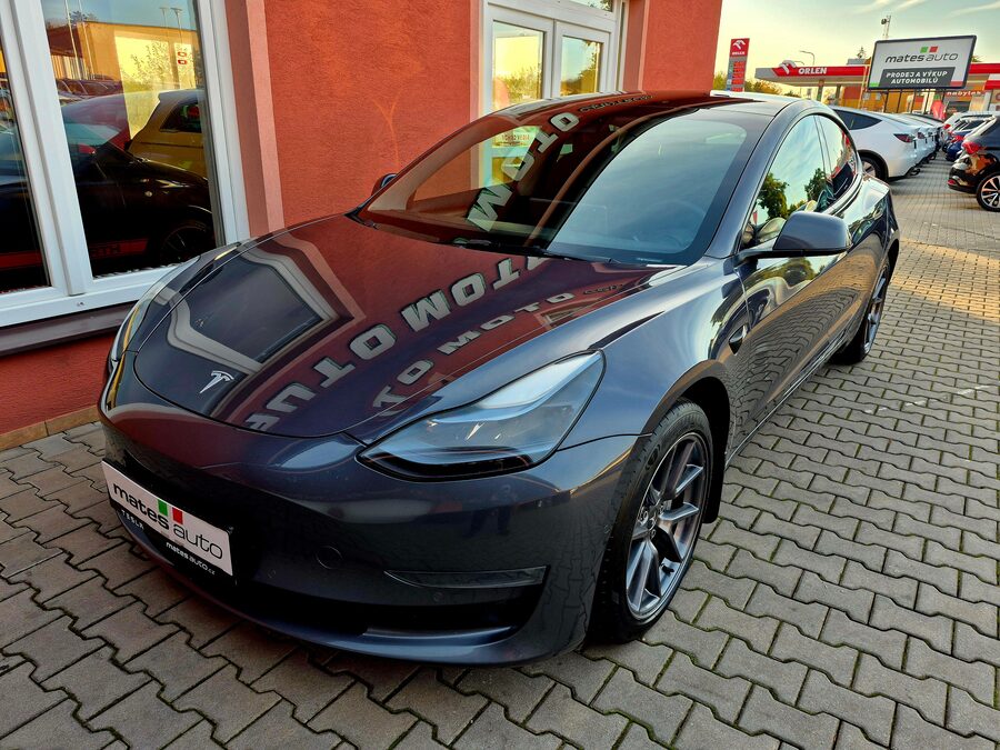 Tesla Model 3 Long Range Dual Motor 366 kW, tažné zařízení, 2022