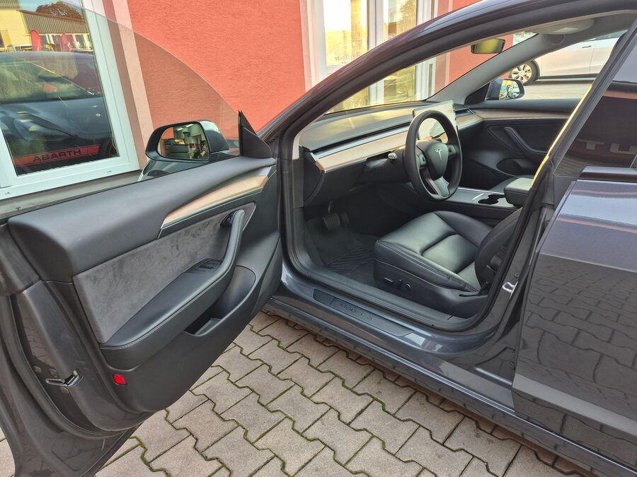 Tesla Model 3 Long Range Dual Motor 366 kW, tažné zařízení – fotografie 12 z 28