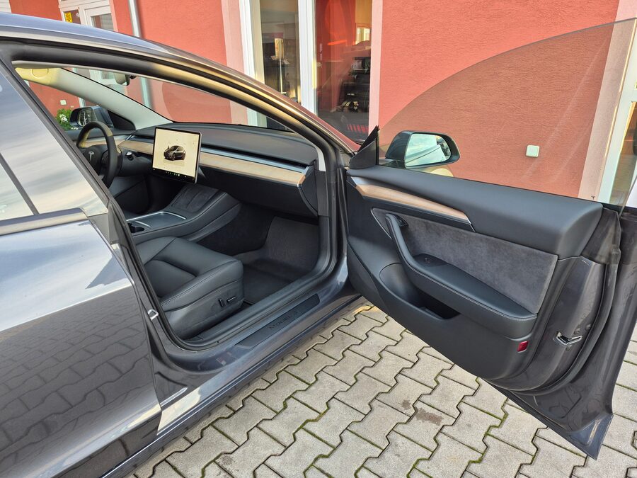 Tesla Model 3 Long Range Dual Motor 366 kW, tažné zařízení – fotografie 14 z 28