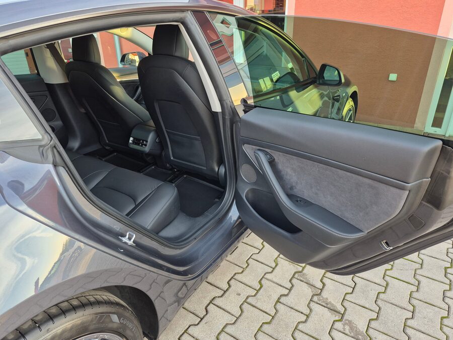 Tesla Model 3 Long Range Dual Motor 366 kW, tažné zařízení – fotografie 17 z 28