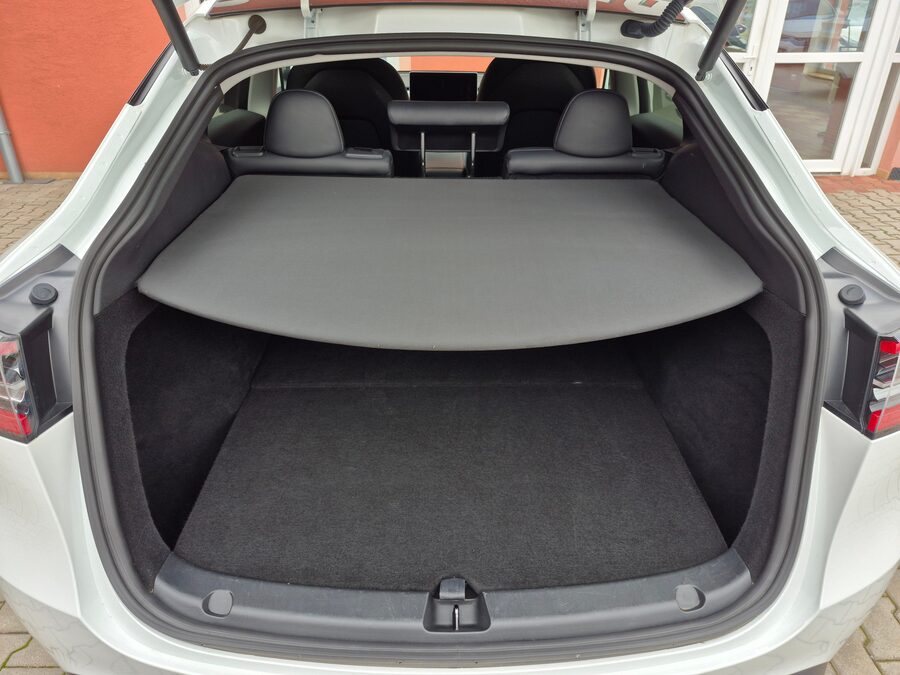 Tesla Model Y Long Range Dual Motor 378 kW, Berlín – fotografie 10 z 28