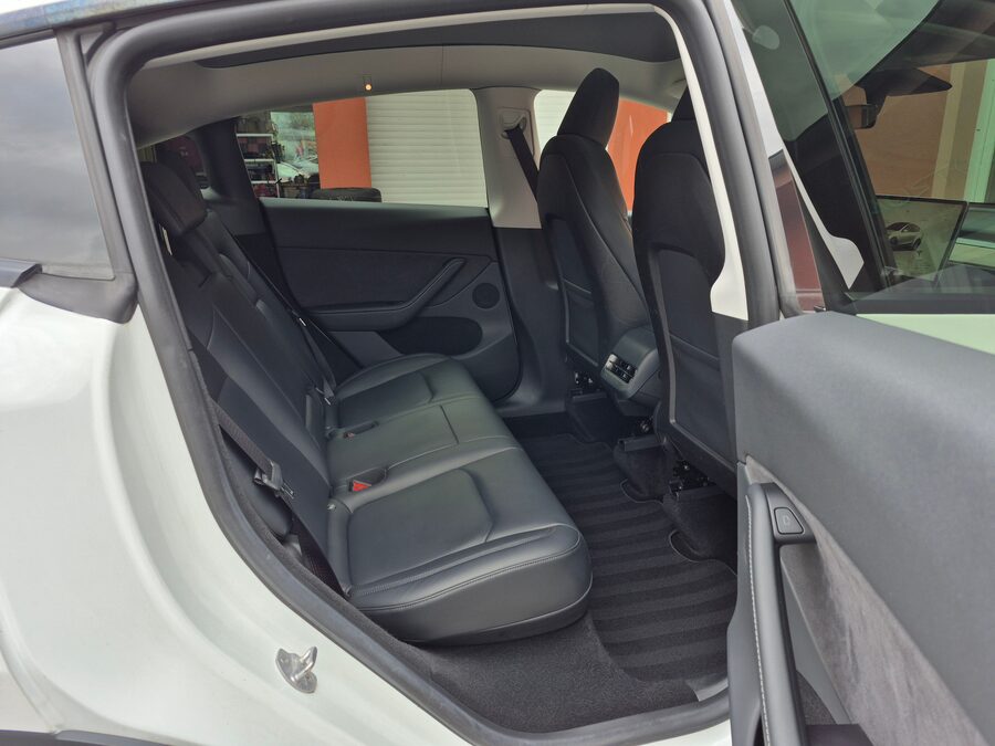 Tesla Model Y Long Range Dual Motor 378 kW, Berlín – fotografie 16 z 28
