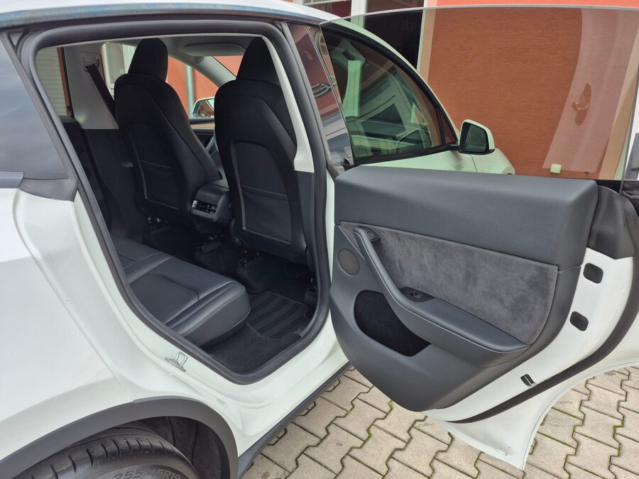 Tesla Model Y Long Range Dual Motor 378 kW, Berlín – fotografie 17 z 28