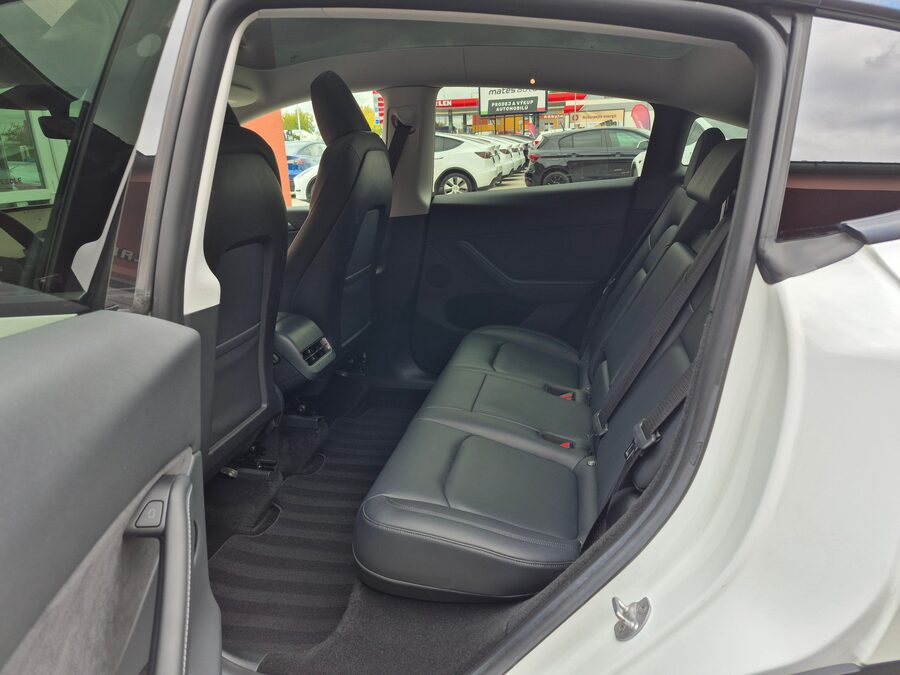 Tesla Model Y Long Range Dual Motor 378 kW, Berlín – fotografie 18 z 28