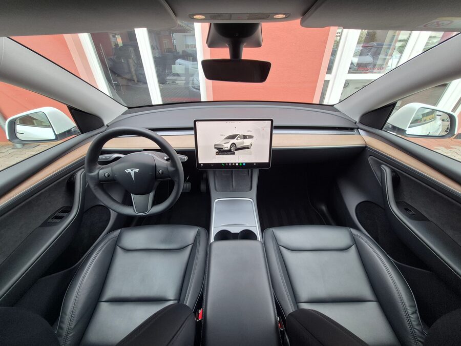 Tesla Model Y Long Range Dual Motor 378 kW, Berlín – fotografie 21 z 28