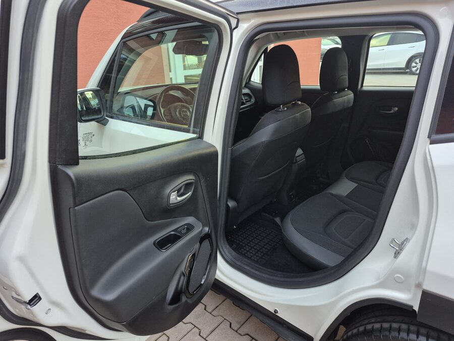 Jeep Renegade 1.4 M-Air Limited 103 kW – fotografie 17 z 25