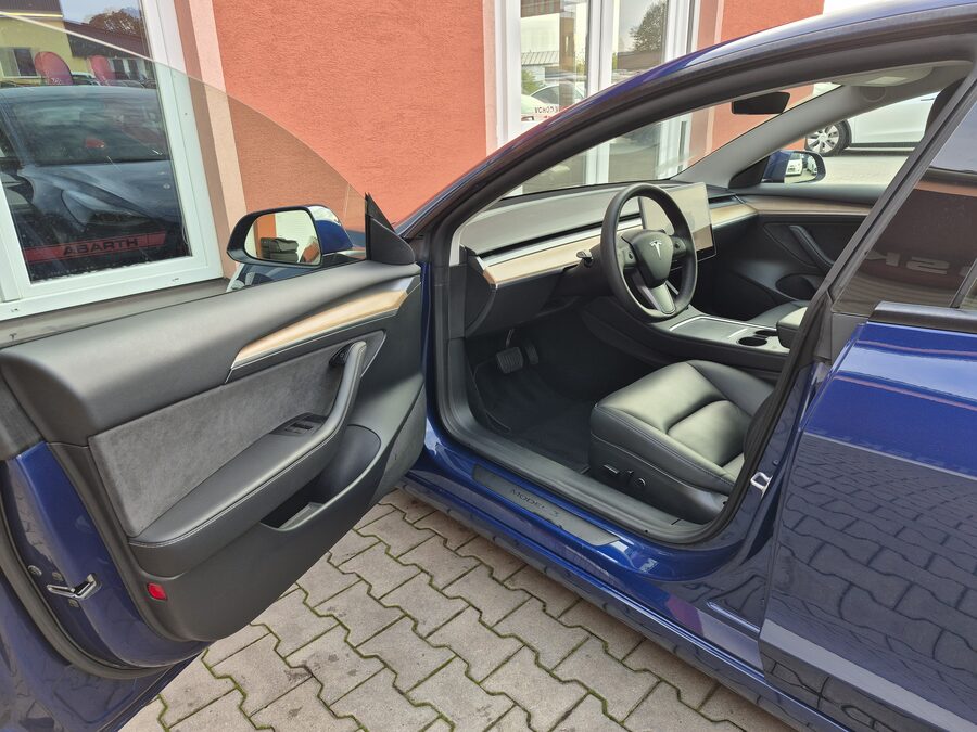 Tesla Model 3 Long Range Dual Motor 366 kW – fotografie 12 z 26