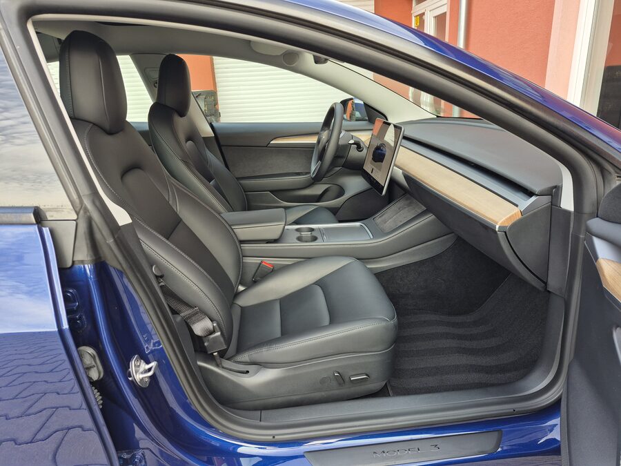 Tesla Model 3 Long Range Dual Motor 366 kW – fotografie 13 z 26