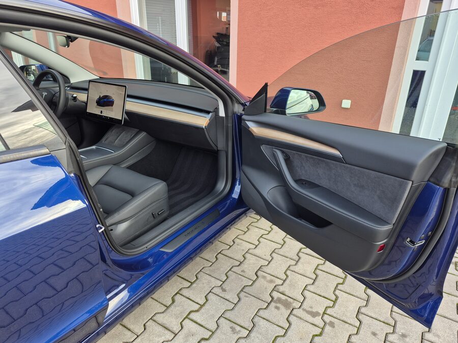 Tesla Model 3 Long Range Dual Motor 366 kW – fotografie 14 z 26