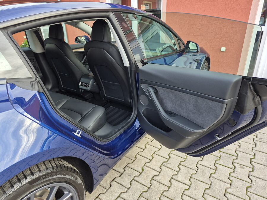 Tesla Model 3 Long Range Dual Motor 366 kW – fotografie 16 z 26