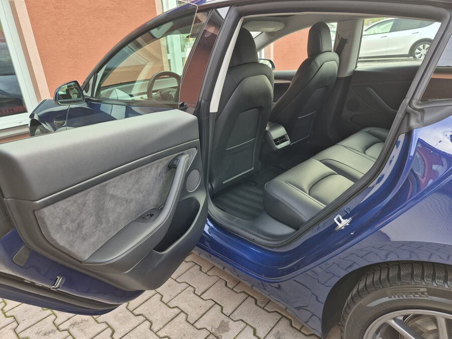 Tesla Model 3 Long Range Dual Motor 366 kW – fotografie 18 z 26