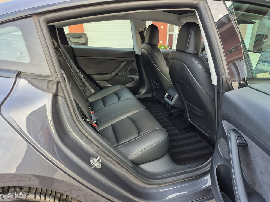 Tesla Model 3 Long Range Dual Motor 366 kW – fotografie 15 z 26