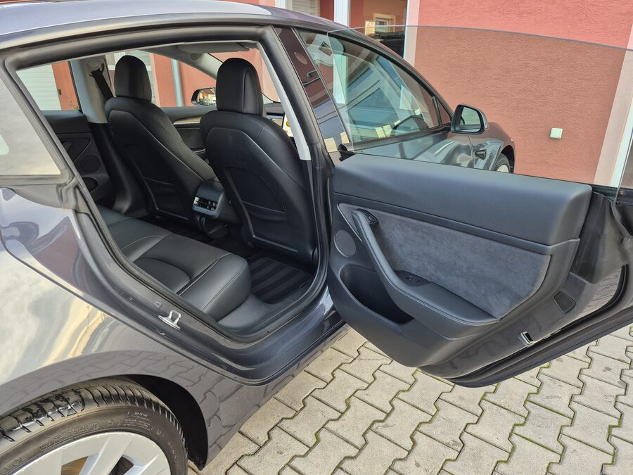 Tesla Model 3 Long Range Dual Motor 366 kW – fotografie 16 z 26