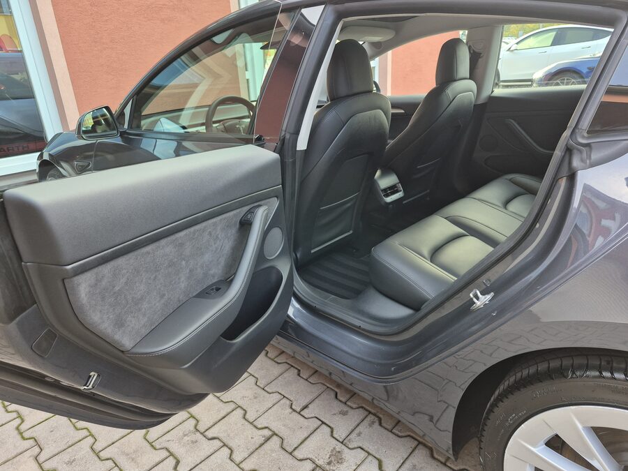 Tesla Model 3 Long Range Dual Motor 366 kW – fotografie 18 z 26