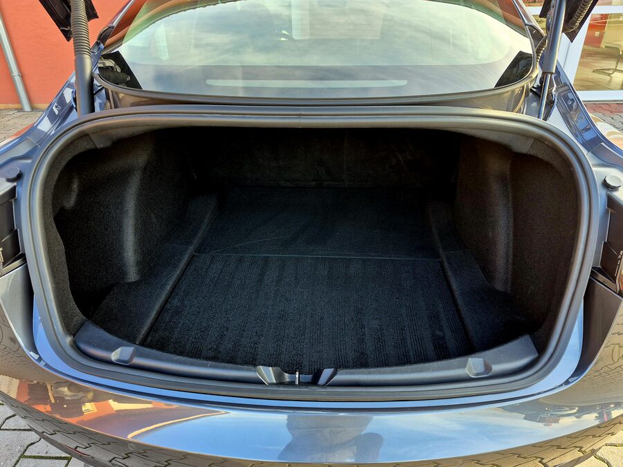 Tesla Model 3 Long Range Dual Motor 366 kW – fotografie 12 z 26