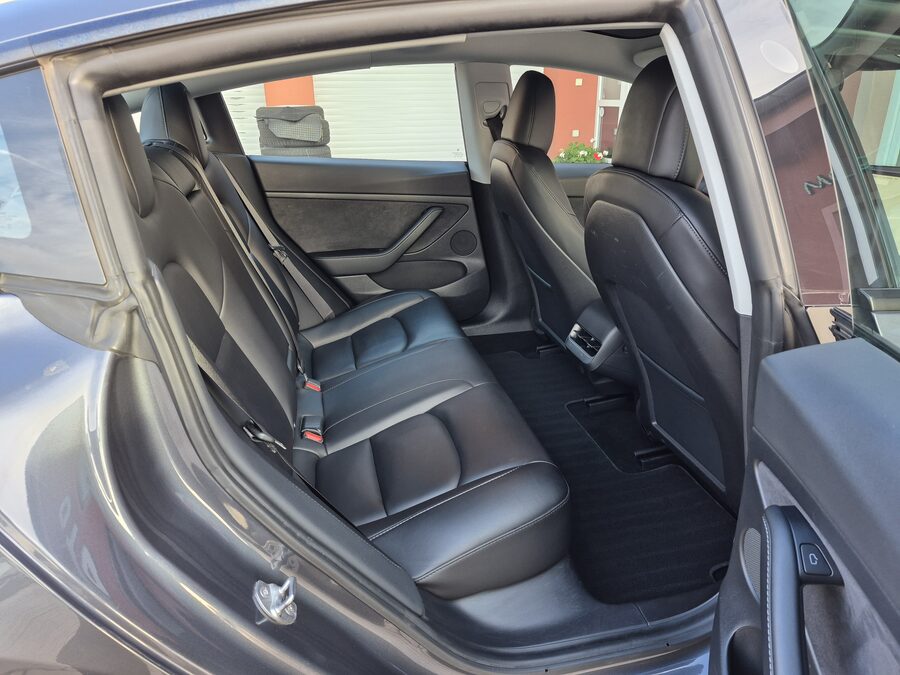 Tesla Model 3 Long Range Dual Motor 366 kW – fotografie 14 z 26