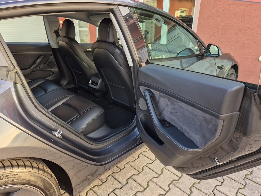 Tesla Model 3 Long Range Dual Motor 366 kW – fotografie 16 z 26