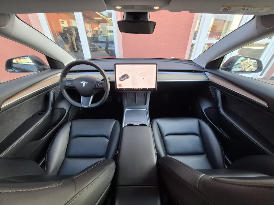 Tesla Model 3 Long Range Dual Motor 366 kW – fotografie 19 z 26