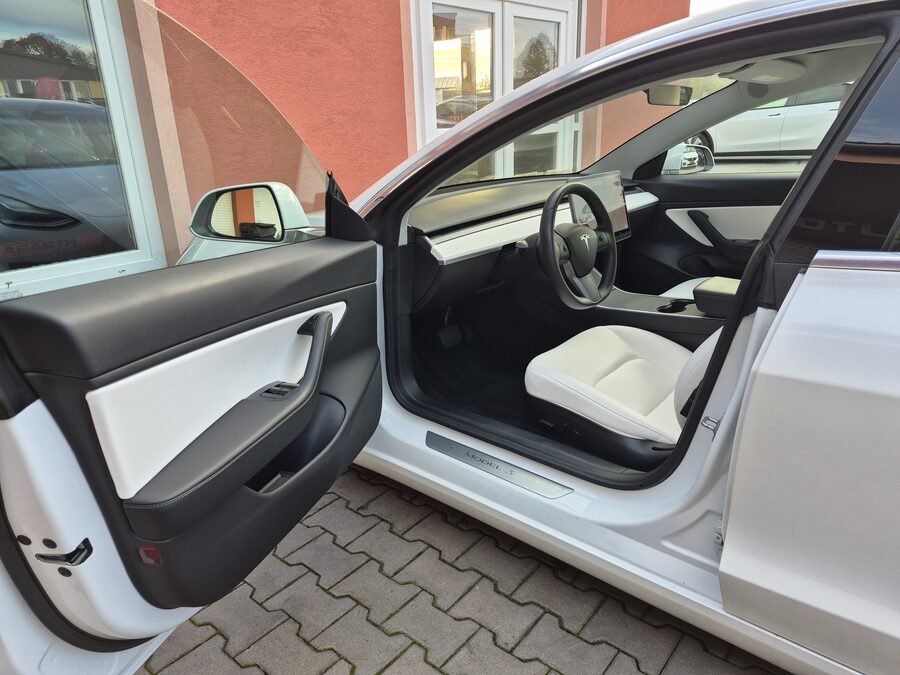 Tesla Model 3 Long Range Dual Motor 350 kW – fotografie 12 z 26