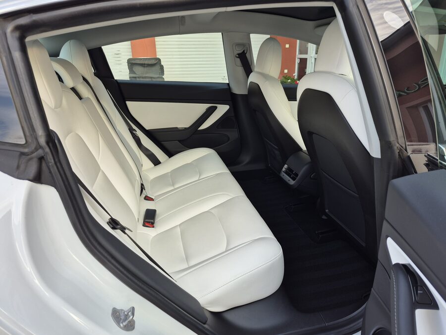 Tesla Model 3 Long Range Dual Motor 350 kW – fotografie 14 z 26