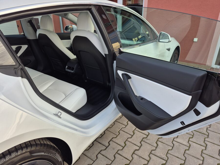 Tesla Model 3 Long Range Dual Motor 350 kW – fotografie 15 z 26