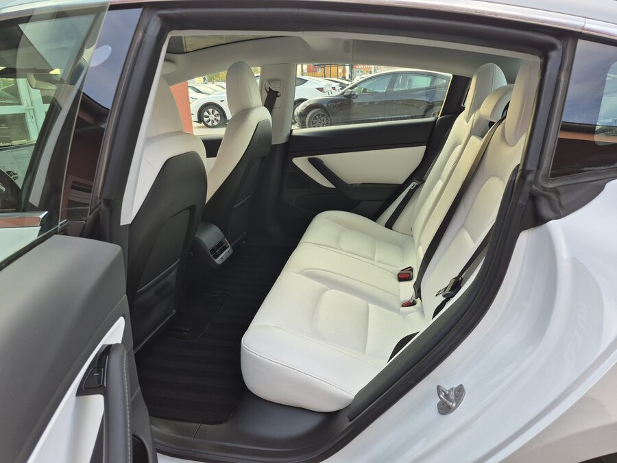 Tesla Model 3 Long Range Dual Motor 350 kW – fotografie 16 z 26