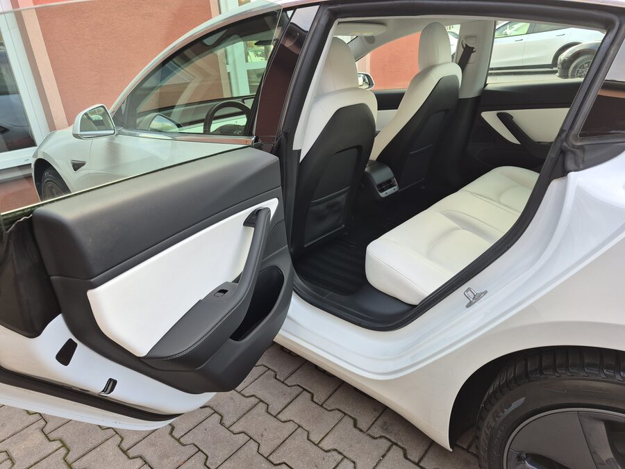 Tesla Model 3 Long Range Dual Motor 350 kW – fotografie 17 z 26