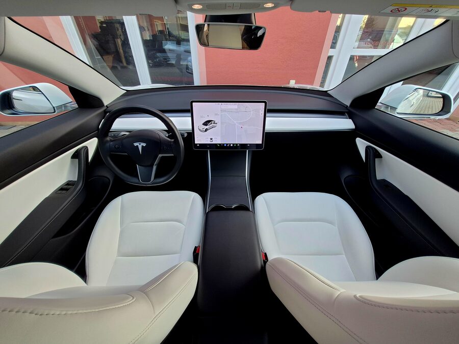 Tesla Model 3 Long Range Dual Motor 350 kW – fotografie 18 z 26