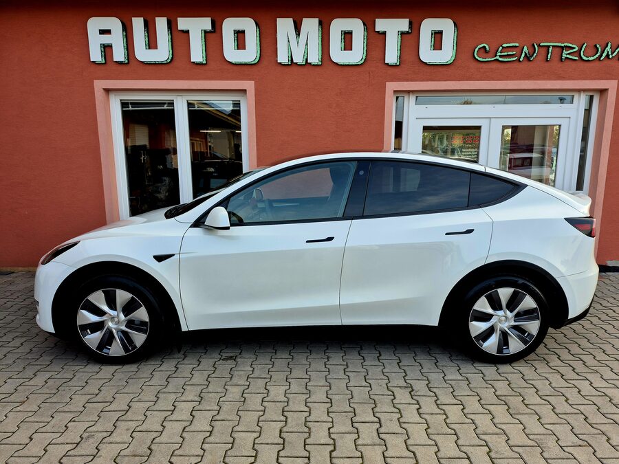 Tesla Model Y Long Range Dual Motor, Berlín, tažné zařízení – fotografie 2 z 28