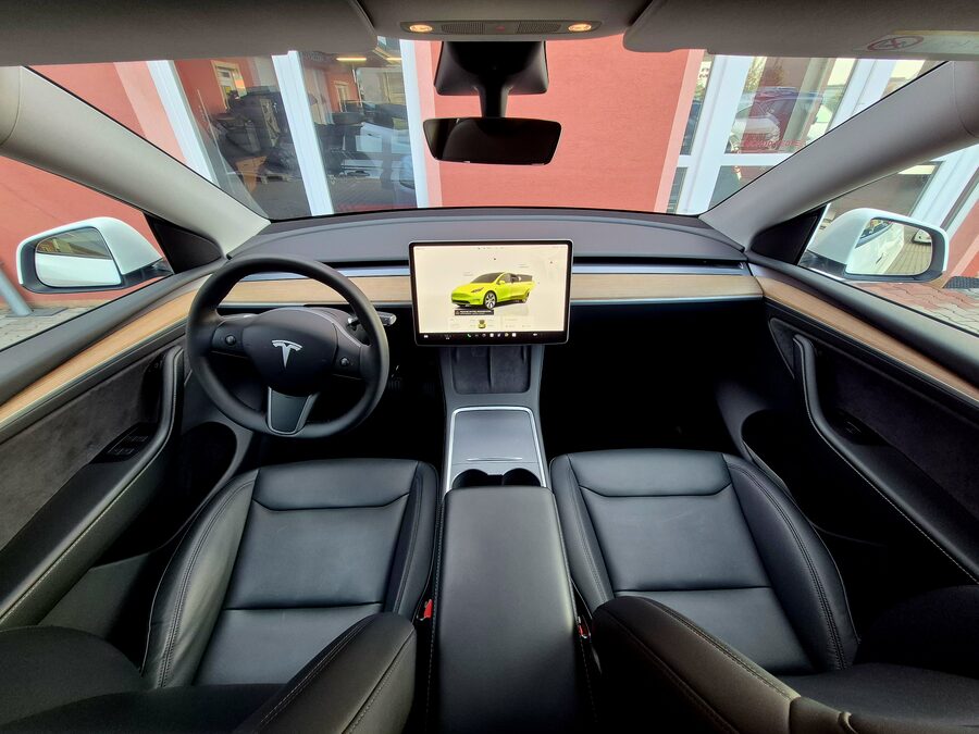 Tesla Model Y Long Range Dual Motor, Berlín, tažné zařízení – fotografie 18 z 28
