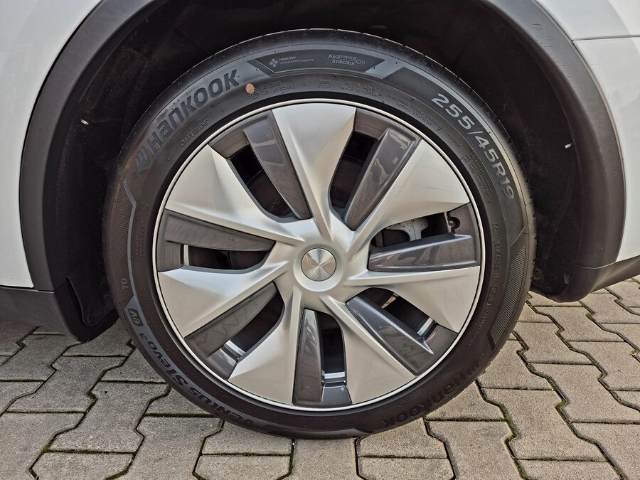 Tesla Model Y Long Range Dual Motor, Berlín, tažné zařízení – fotografie 21 z 28