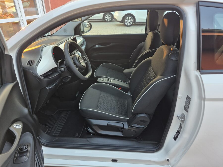 Fiat 500E 87 kW / 42 kWh ICON – fotografie 11 z 23