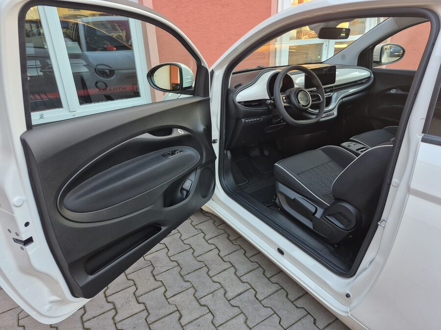 Fiat 500E 87 kW / 42 kWh ICON – fotografie 12 z 23