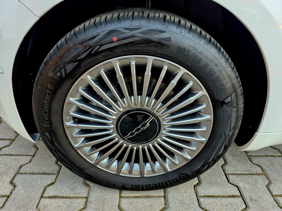 Fiat 500E 87 kW / 42 kWh ICON – fotografie 20 z 23