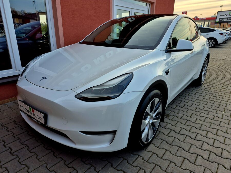 Tesla Model Y Long Range Dual Motor, Berlín, tažné zařízení, 2023