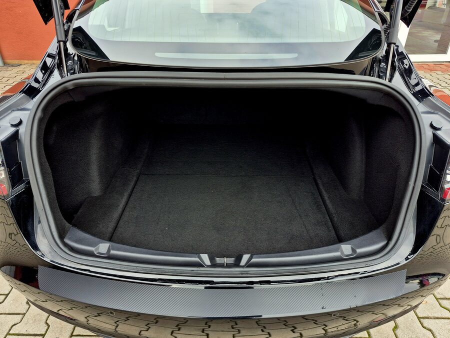 Tesla Model 3 Standard Range Plus 225 kW – fotografie 10 z 25