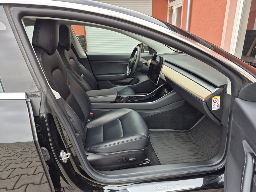 Tesla Model 3 Standard Range Plus 225 kW – fotografie 13 z 25