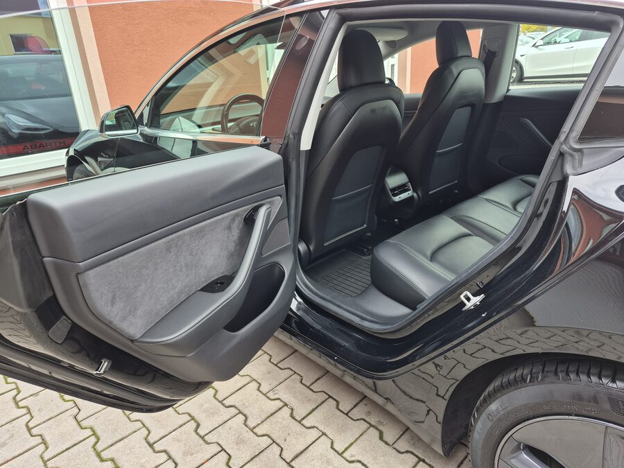 Tesla Model 3 Standard Range Plus 225 kW – fotografie 18 z 25