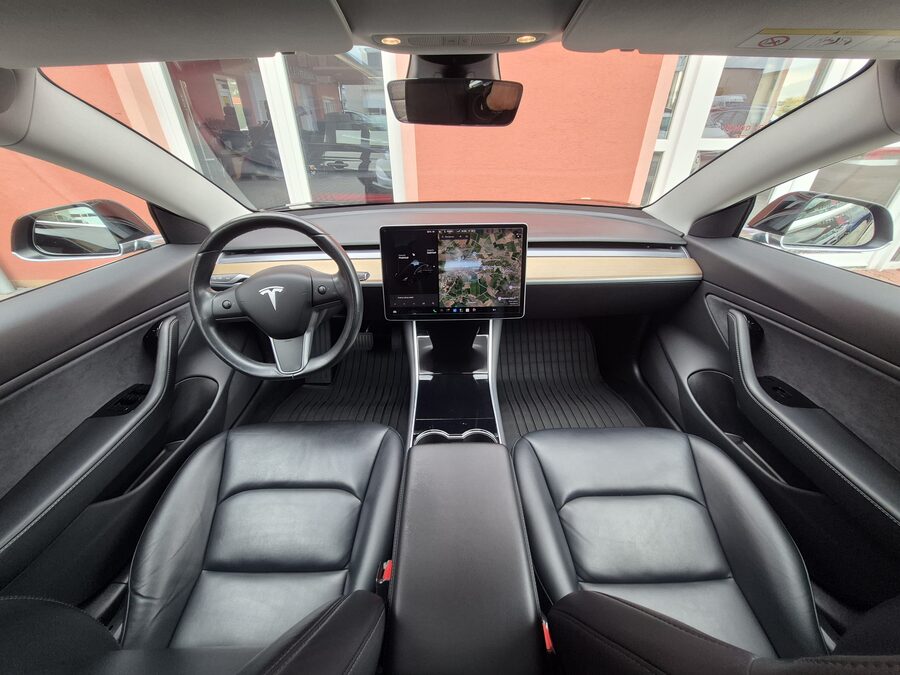 Tesla Model 3 Standard Range Plus 225 kW – fotografie 20 z 25