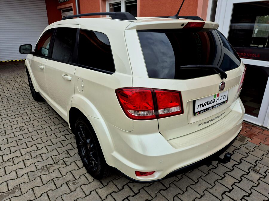 Fiat Freemont 2.0 Multijet 125 kW Black Code, TAŽNÉ – fotografie 2 z 24