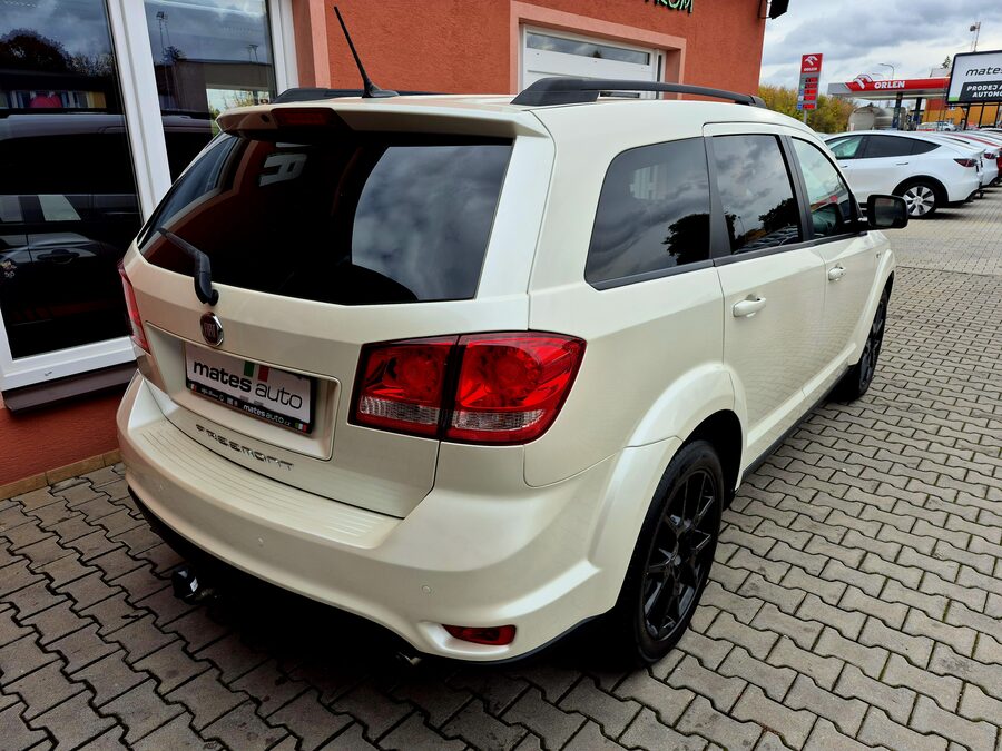 Fiat Freemont 2.0 Multijet 125 kW Black Code, TAŽNÉ – fotografie 5 z 24