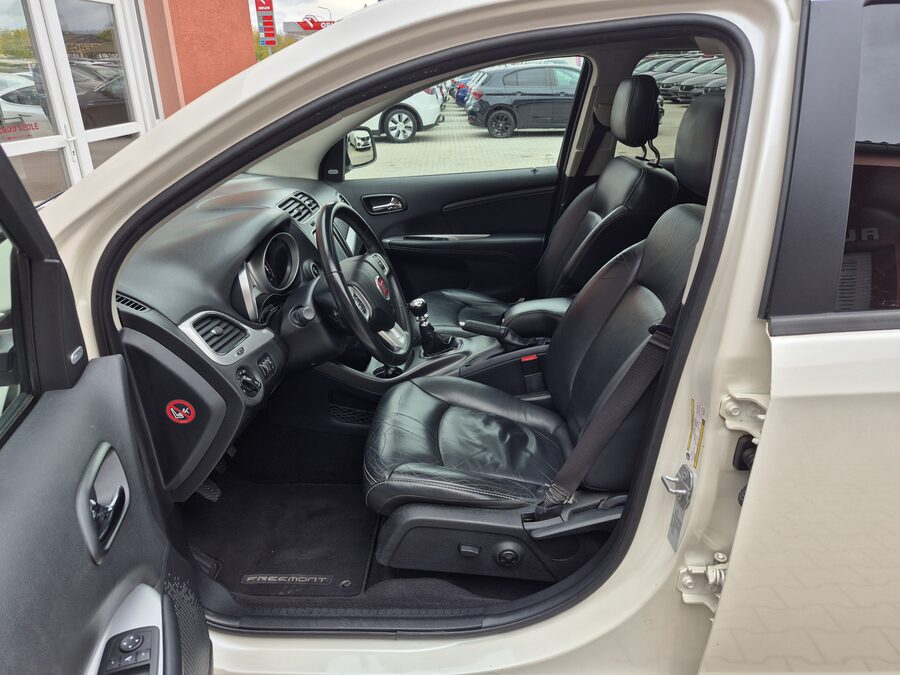 Fiat Freemont 2.0 Multijet 125 kW Black Code, TAŽNÉ – fotografie 11 z 24