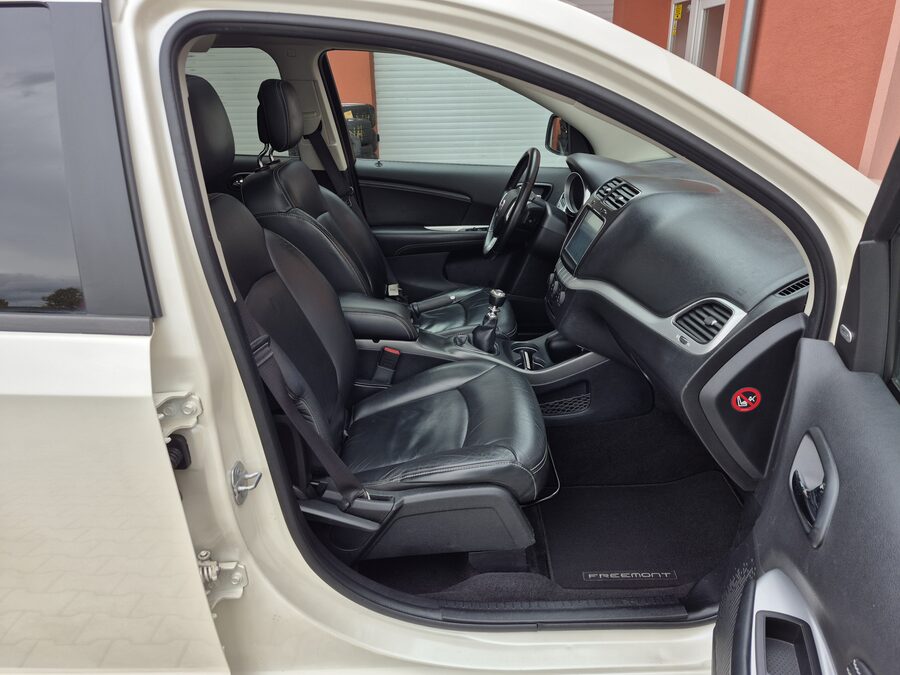 Fiat Freemont 2.0 Multijet 125 kW Black Code, TAŽNÉ – fotografie 13 z 24