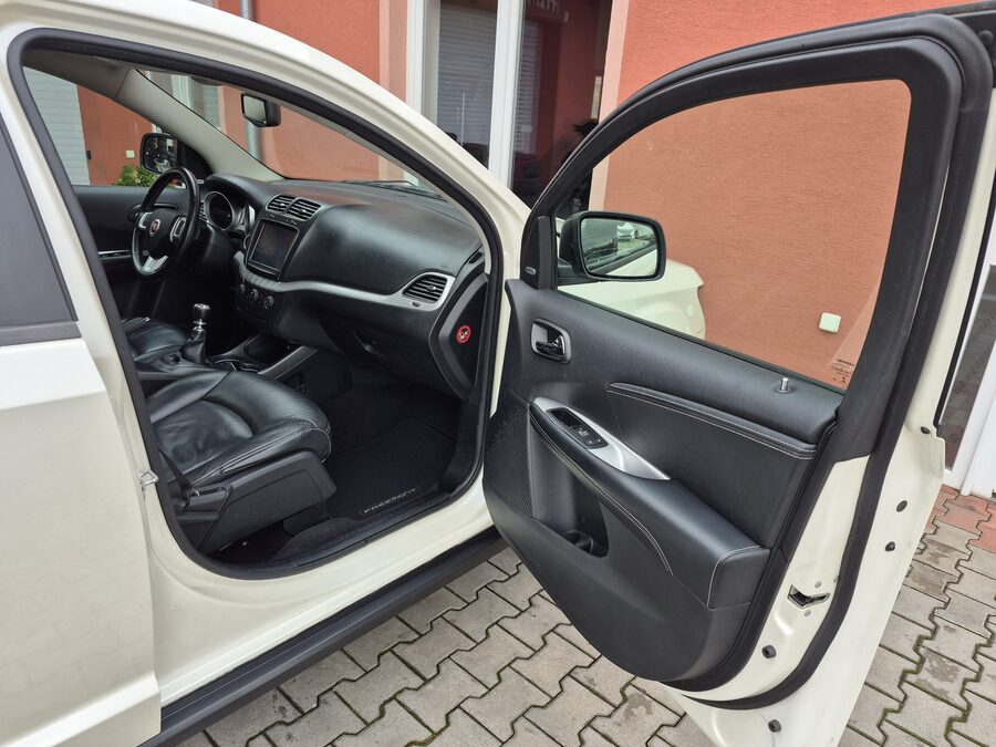 Fiat Freemont 2.0 Multijet 125 kW Black Code, TAŽNÉ – fotografie 14 z 24