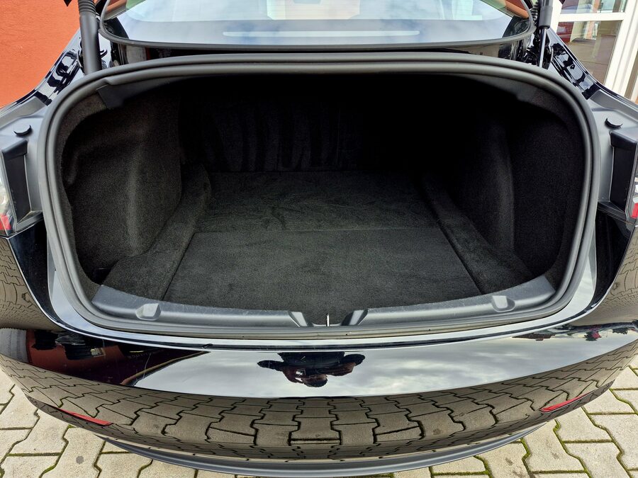 Tesla Model 3 Long Range RWD 208 kW – fotografie 12 z 27