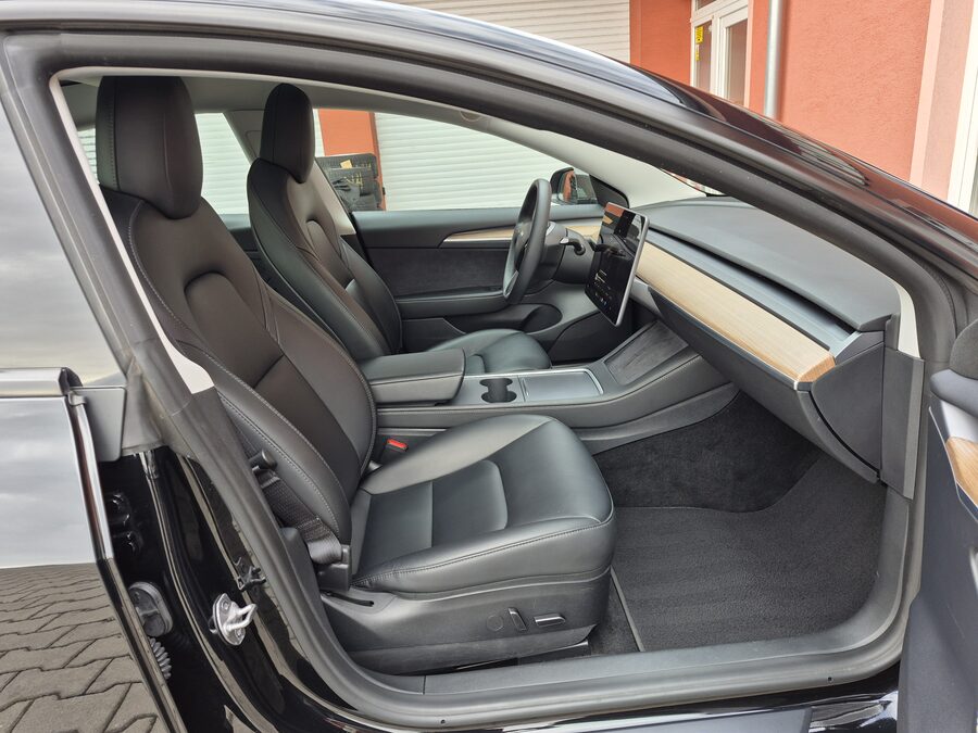 Tesla Model 3 Long Range RWD 208 kW – fotografie 13 z 27