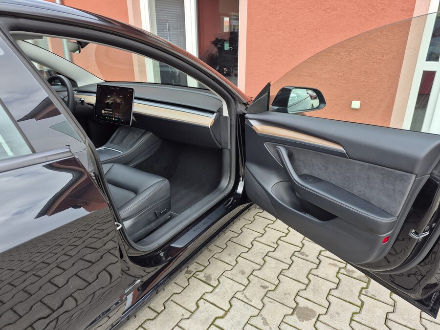 Tesla Model 3 Long Range RWD 208 kW – fotografie 16 z 27