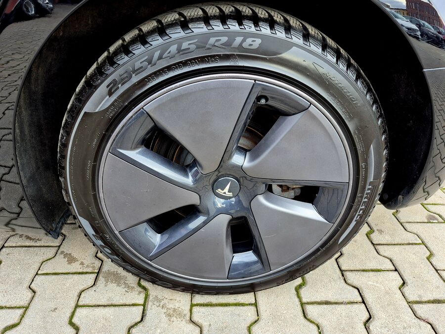 Tesla Model 3 Long Range RWD 208 kW – fotografie 22 z 27