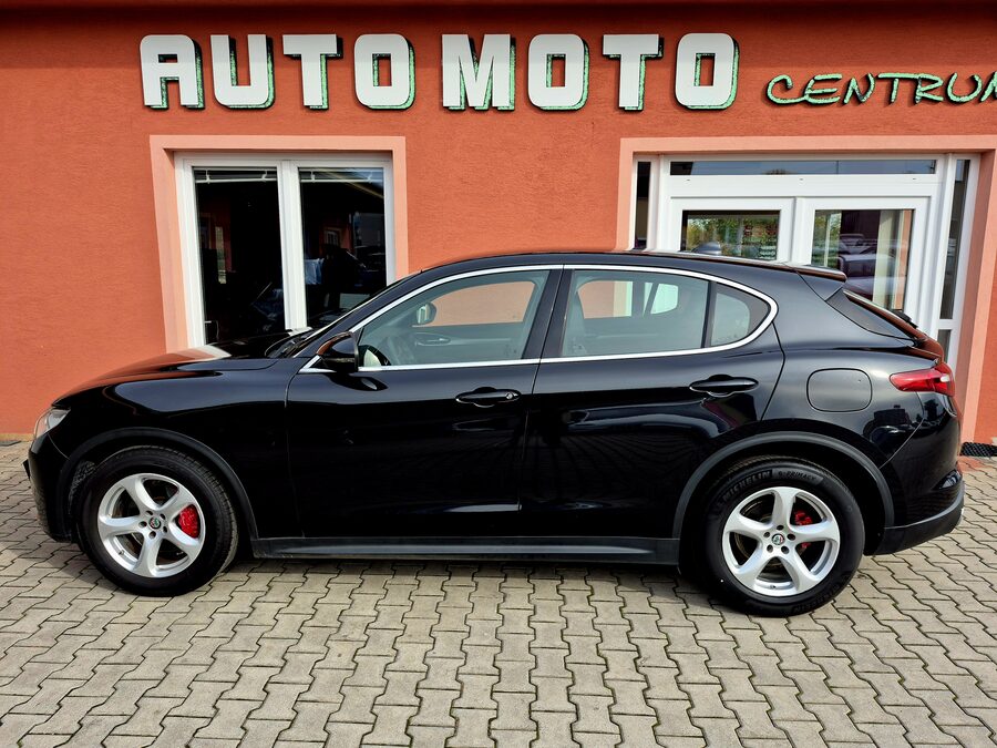Alfa Romeo Stelvio 2.2 JTDM Super 132 kW – fotografie 3 z 24
